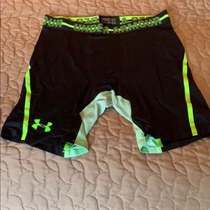 Men’s UA compression shorts